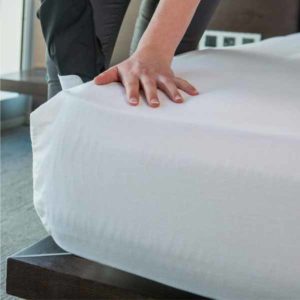 SÁBANA Y PROTECTOR DE CAMA EN 1